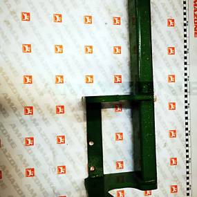 Träger für Radspurlockerer rechts (215129) Amazone