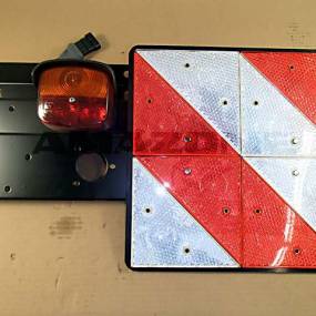 Heckbeleuchtung F. Die Straßenfahrt Li. (Na107) Amazone