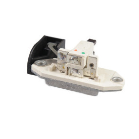 Spannungsregler Case 9967420