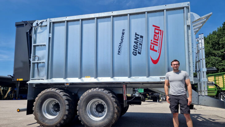 Abschiebewagen-Übergabe an Herrn Scheichelbauer und Herrn Hochedlinger