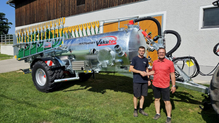 Vakutec-Vakuumfass-VA-7300-mit-9-Meter-Vario-Flex-Schleppschuhverteiler