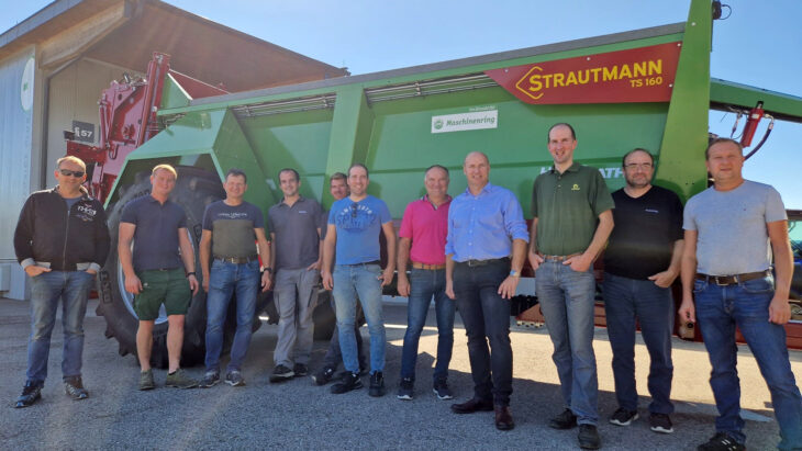 Streuer-Übergabe an die Maschinenring-Kompoststreuergemeinschaft Aschbach