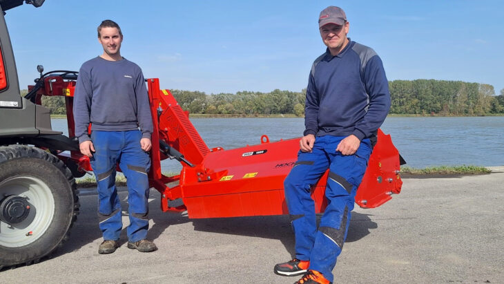 Heck- und Seitenmulcher-Übergabe an die Via Donau