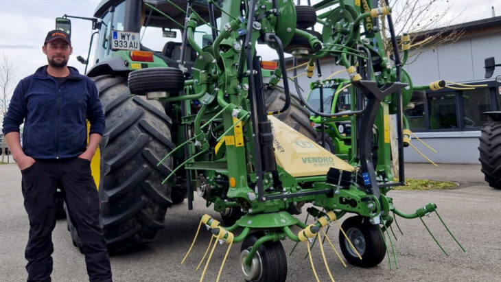 Kreiselzettwender-Übergabe an Herrn Heigl