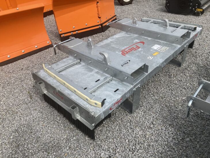 Fliegl-Kehrbesen-Loewe-2000-2025-09-16-hochrather-14