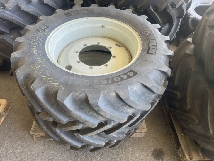 Sonstige Traktor Kompletträder 2