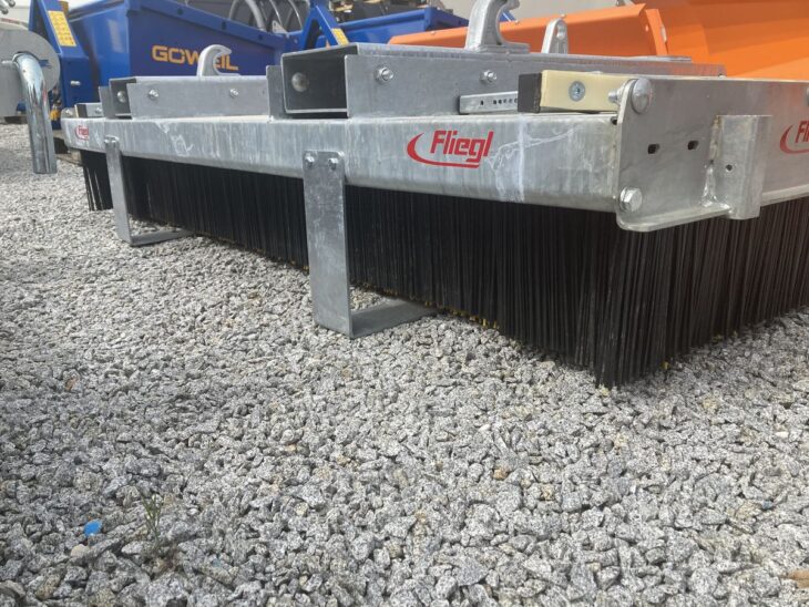 Fliegl Kehrbesen Löwe 2000 2