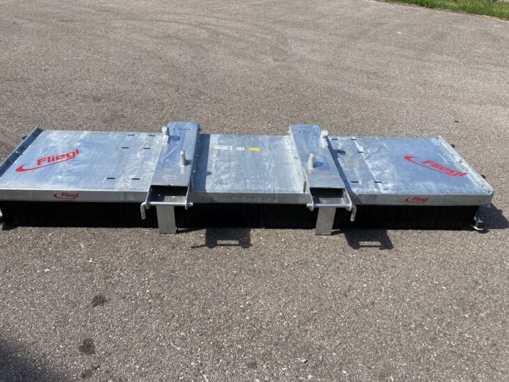 Fliegl Kehrbesen Löwe 6