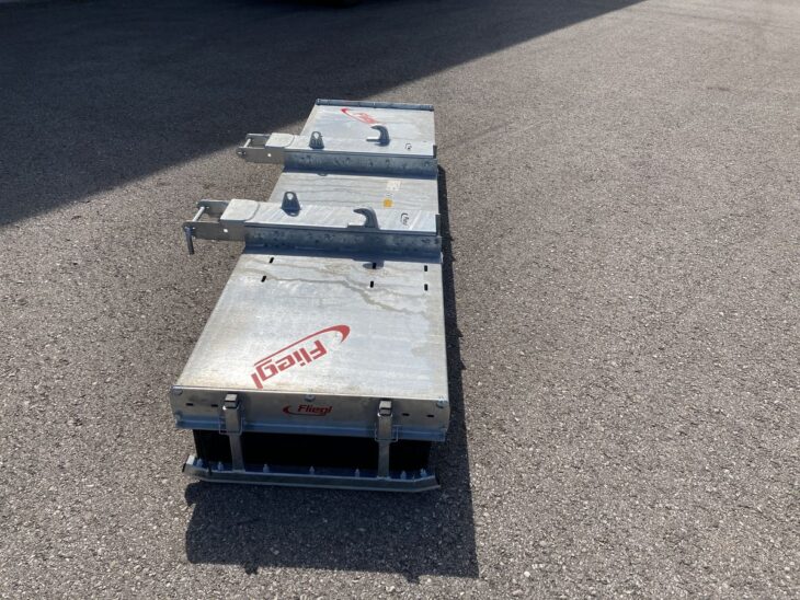 Fliegl Kehrbesen Löwe 4