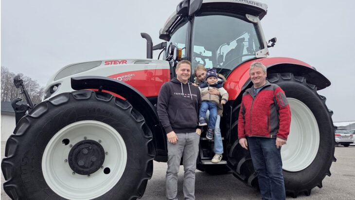 Traktor-Übergabe an Familie Kernstock
