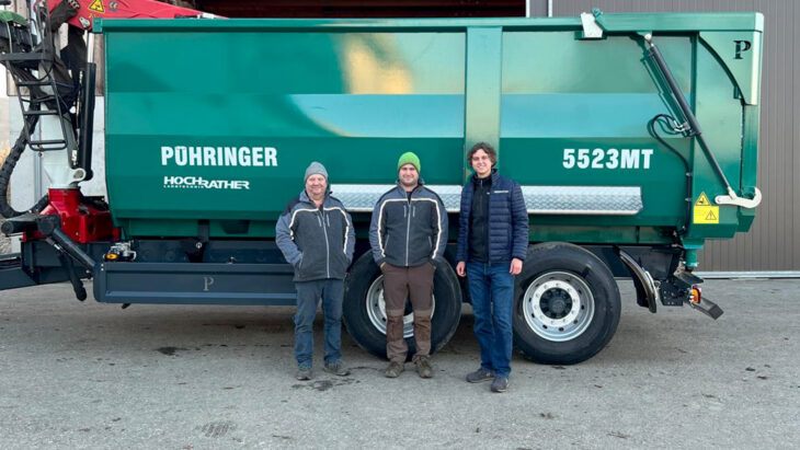 Muldenkipper-Übergabe an Familie Hiesmair