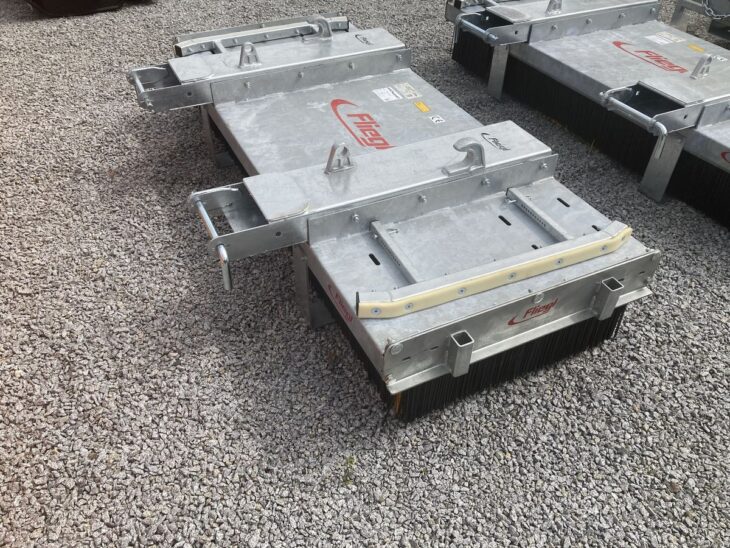 Fliegl Kehrbesen Löwe 2000 6 Fliegl Kehrbesen Löwe 2000 6