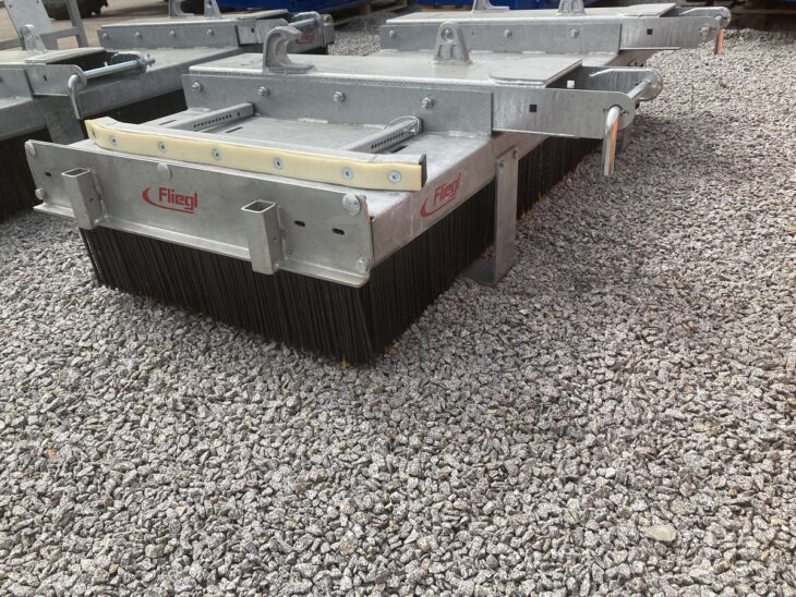 Fliegl Kehrbesen Löwe 2000 3 Fliegl Kehrbesen Löwe 2000 3