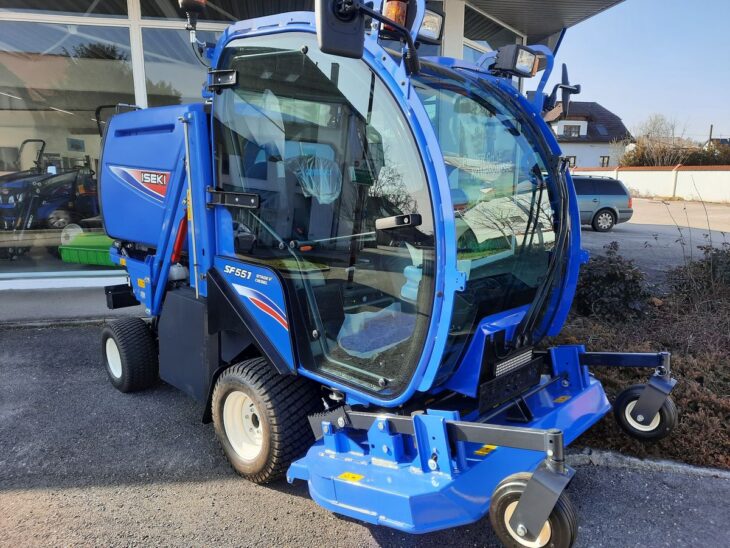 Iseki SF 551 mit Kabine 2 Iseki SF 551 mit Kabine 2