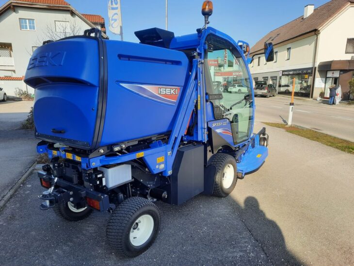 Iseki SF 551 mit Kabine 4 Iseki SF 551 mit Kabine 4