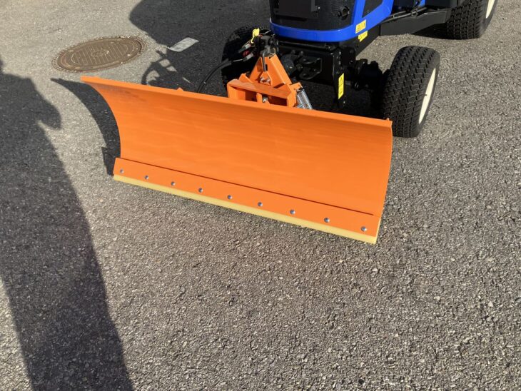 Iseki TXGS 24 AHL mit Kabine 5 Iseki TXGS 24 AHL mit Kabine 5