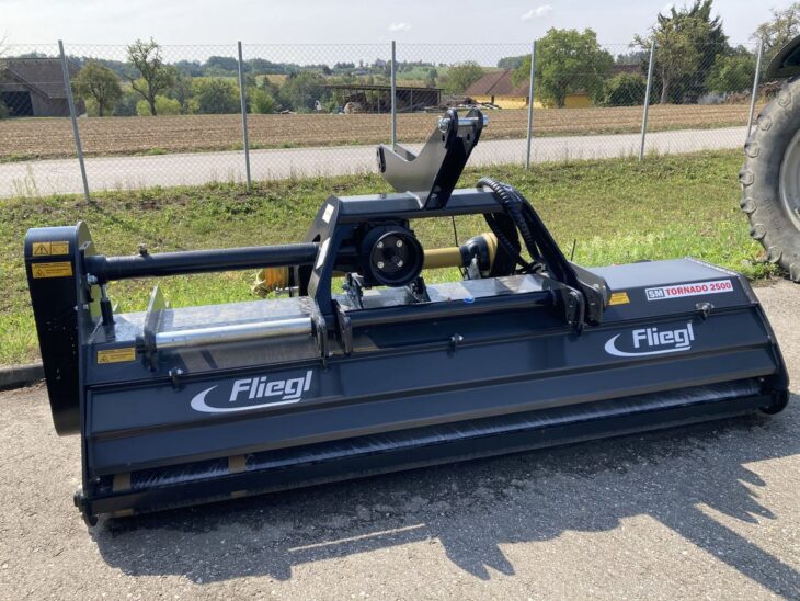 Fliegl SM 2500 TORNADO 3 Fliegl SM 2500 TORNADO 3