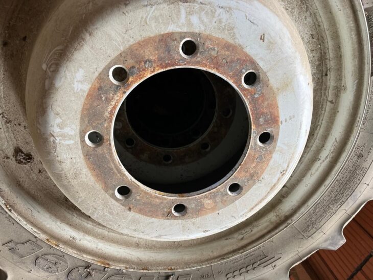 Sonstige Pflegeräder 250/85 R28 & 230/95 R40 2 Sonstige Pflegeräder 250/85 R28 & 230/95 R40 2