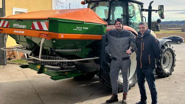 Düngestreuer-Übergabe an die Maschinengemeinschaft Faltlhansl-Gusenbauer