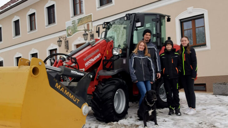 Hoflader-Übergabe an Familie Holzer