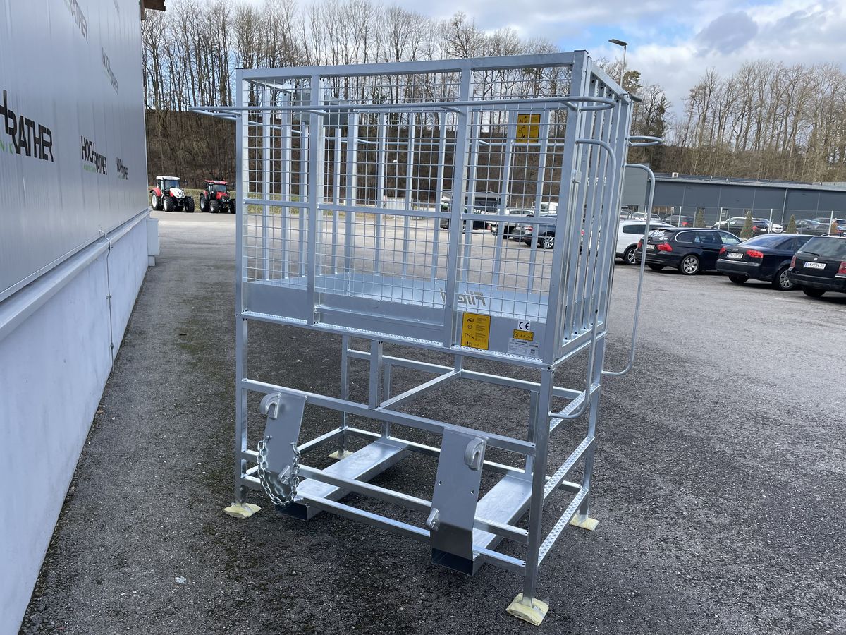 Fliegl Arbeitsbühne hoch Fliegl Arbeitsbühne hoch