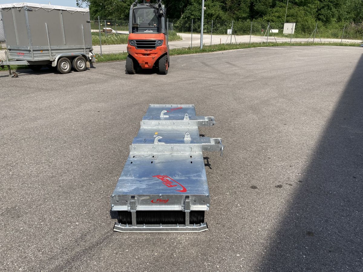 Fliegl Kehrbesen Löwe Fliegl Kehrbesen Löwe