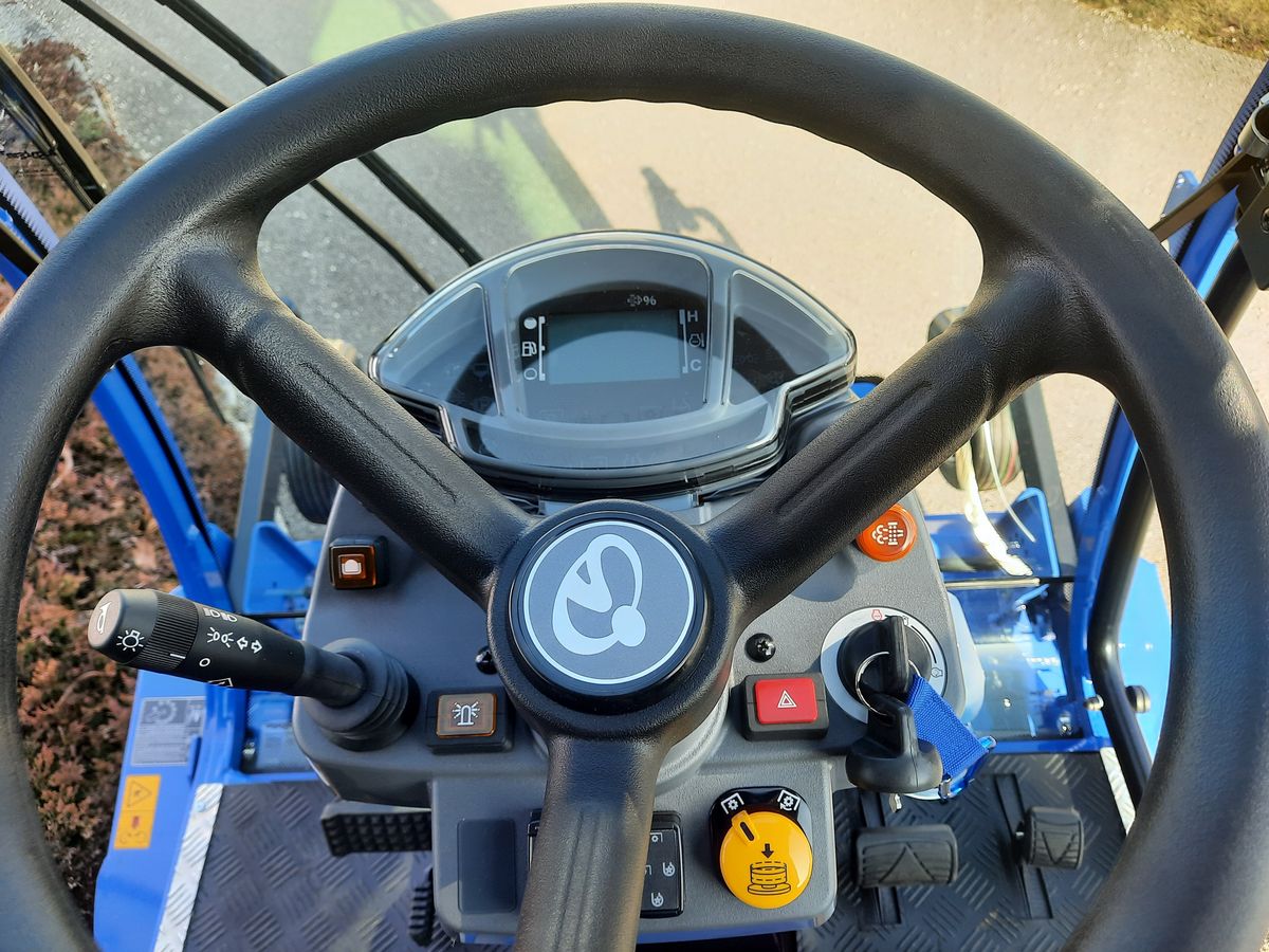 Iseki SF 551 mit Kabine Iseki SF 551 mit Kabine