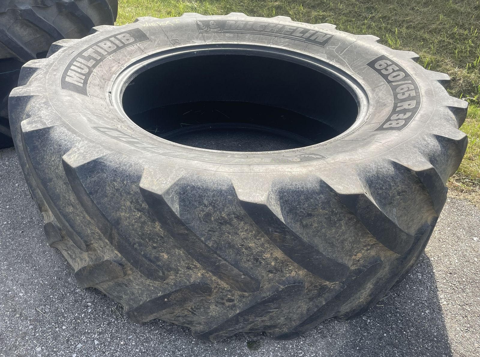 Michelin Michelin Mutlibib 650/65 R 38 Michelin Michelin Mutlibib 650/65 R 38