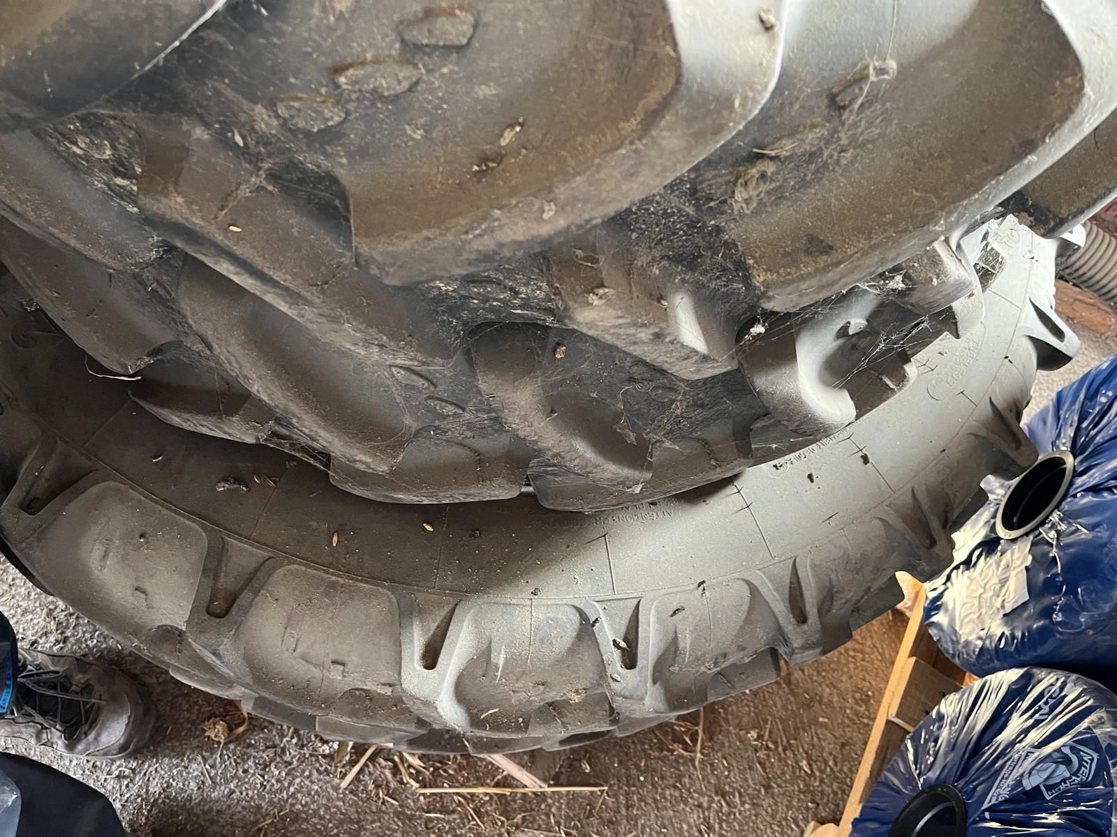 Sonstige Pflegeräder 250/85 R28 & 230/95 R40 Sonstige Pflegeräder 250/85 R28 & 230/95 R40