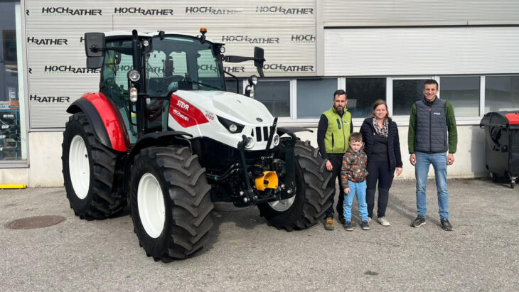 Traktor-Übergabe an die Maschinen Huber OG