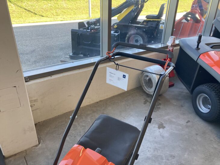 Husqvarna LC 247S 4 Husqvarna LC 247S 4