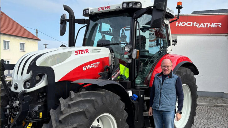 Traktor-Übergabe an Familie Huber
