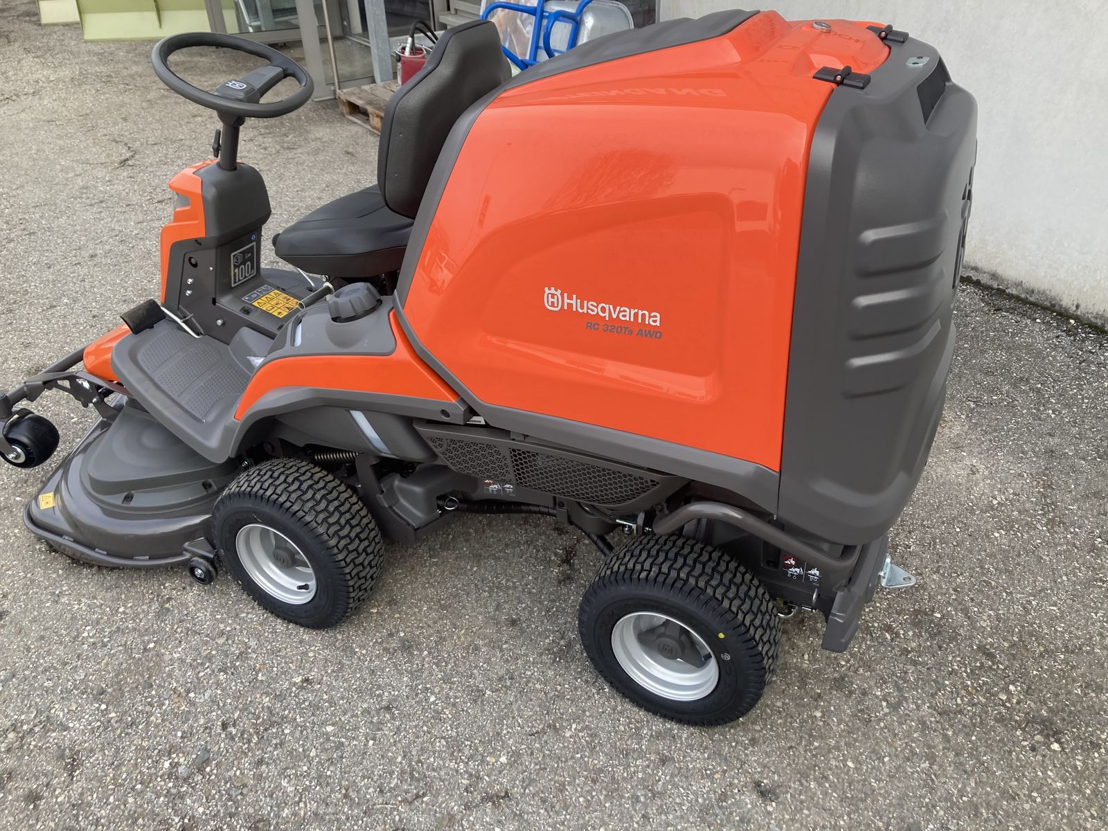Husqvarna RC 320Ts AWD Husqvarna RC 320Ts AWD