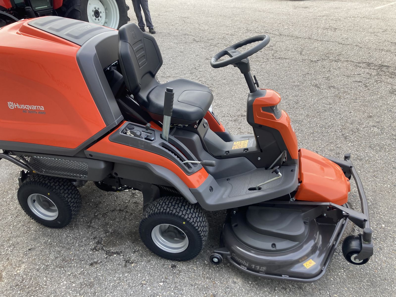 Husqvarna RC 320Ts AWD Husqvarna RC 320Ts AWD