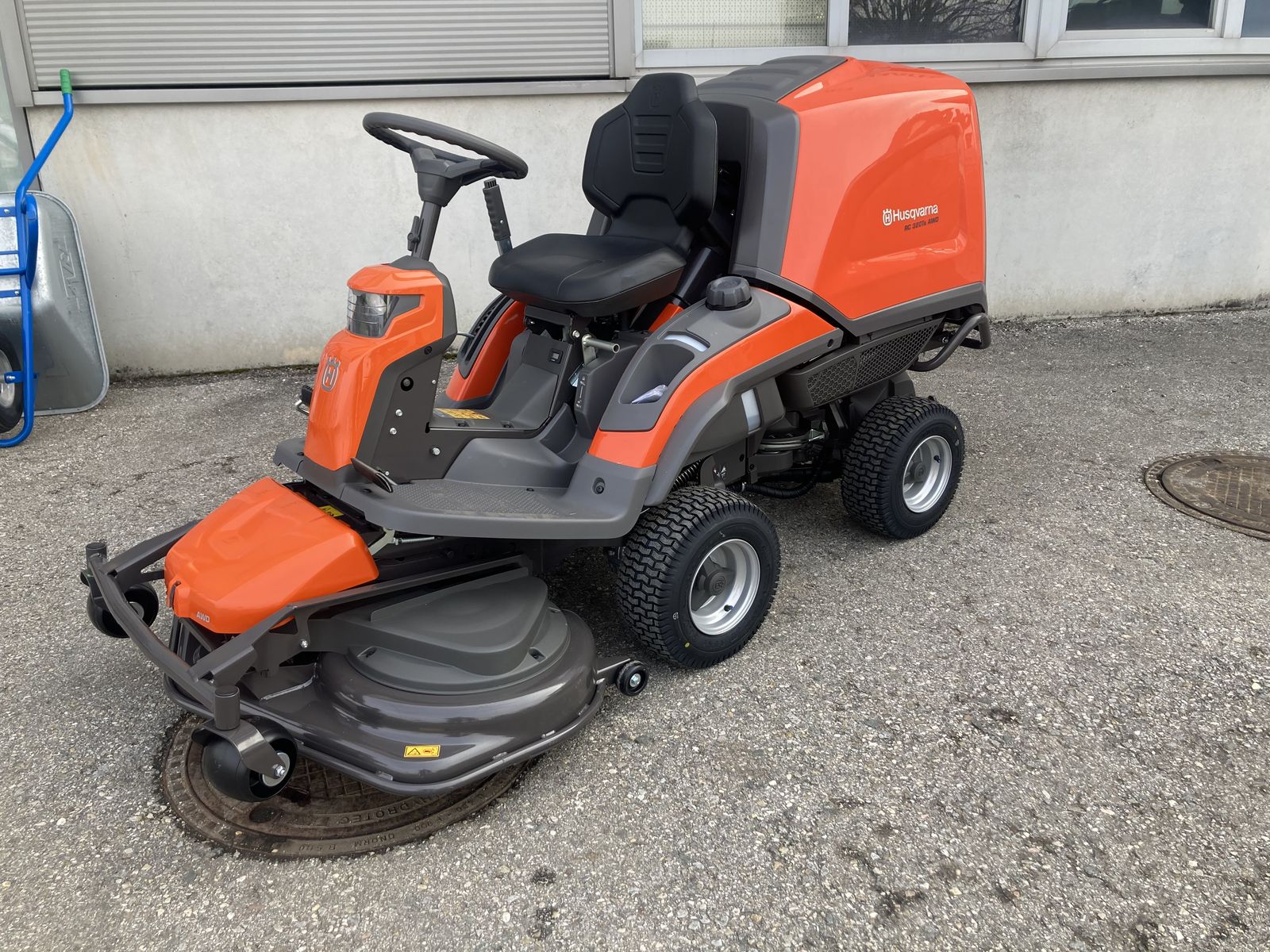 Husqvarna RC 320Ts AWD Husqvarna RC 320Ts AWD