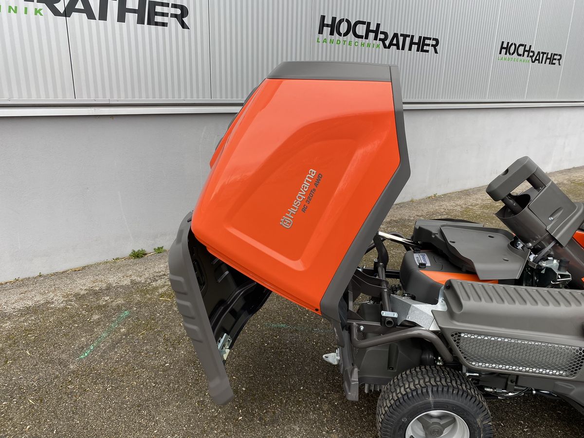 Husqvarna Rider 320Ts AWD Husqvarna Rider 320Ts AWD