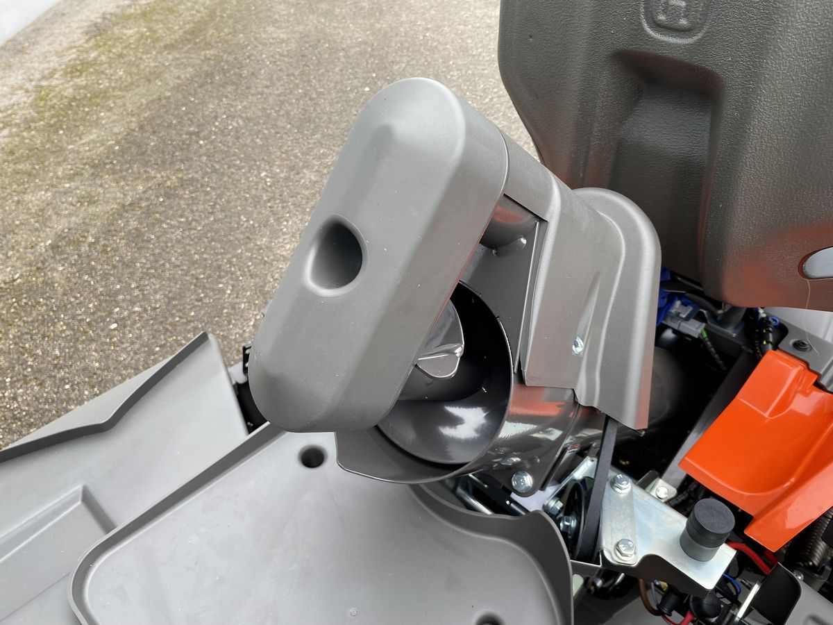 Husqvarna Rider 320Ts AWD Husqvarna Rider 320Ts AWD