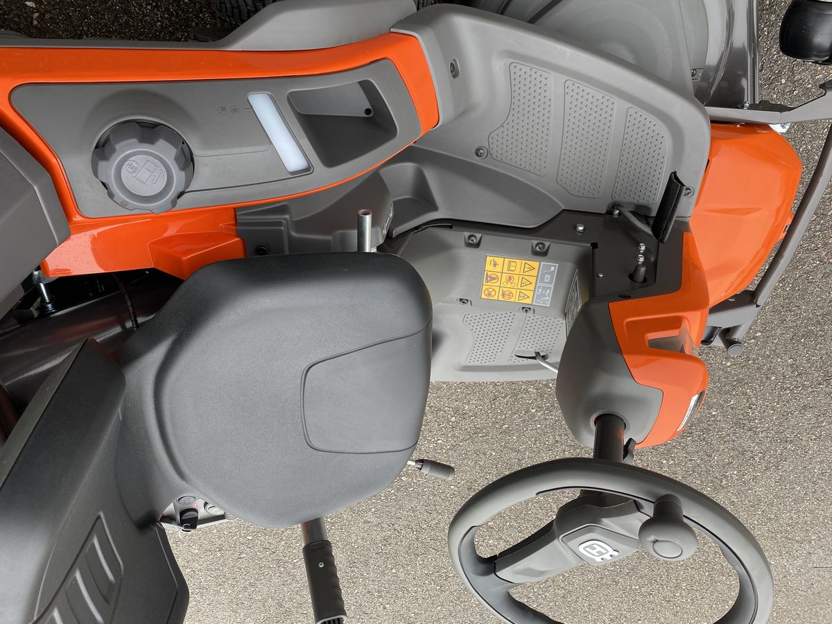 Husqvarna Rider 320Ts AWD Husqvarna Rider 320Ts AWD