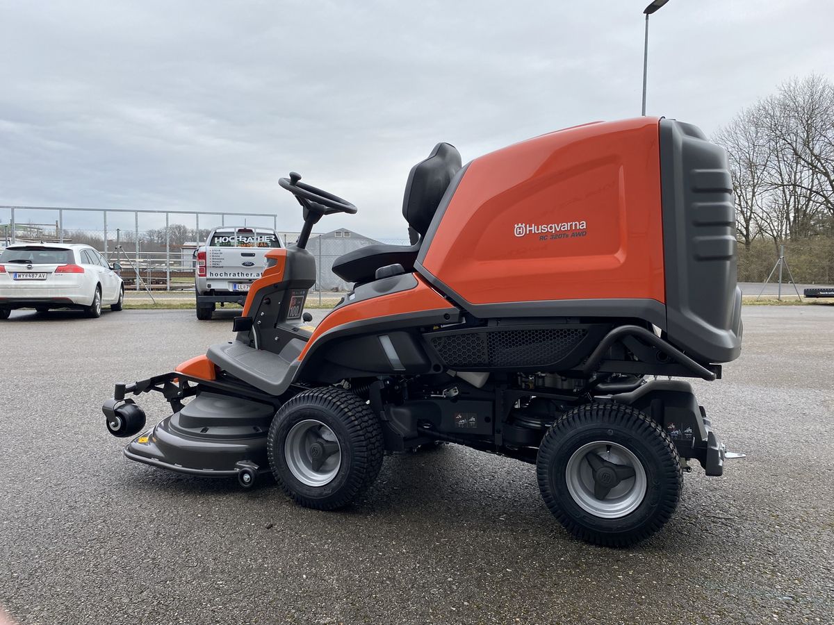Husqvarna Rider 320Ts AWD Husqvarna Rider 320Ts AWD
