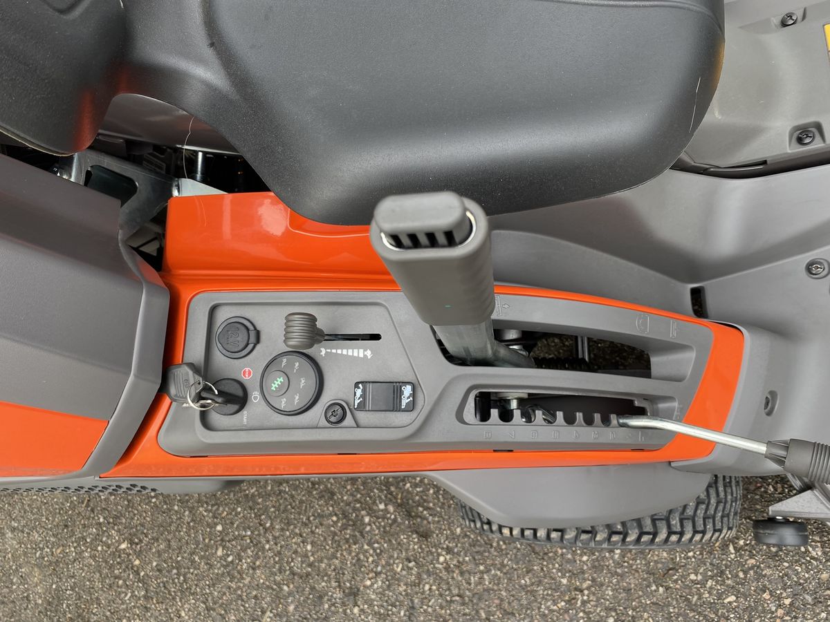 Husqvarna Rider 320Ts AWD Husqvarna Rider 320Ts AWD